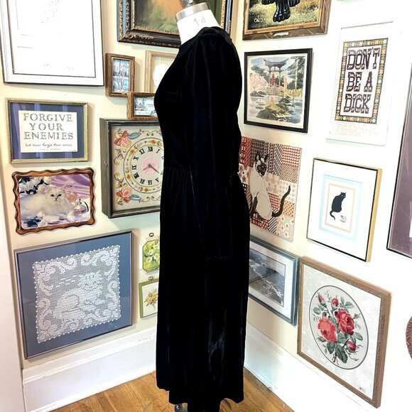 80s Vintage Lanz Black Velvet Modest Long Sleeve Midi Dress with Giant Keyhole - Picture 3 of 6